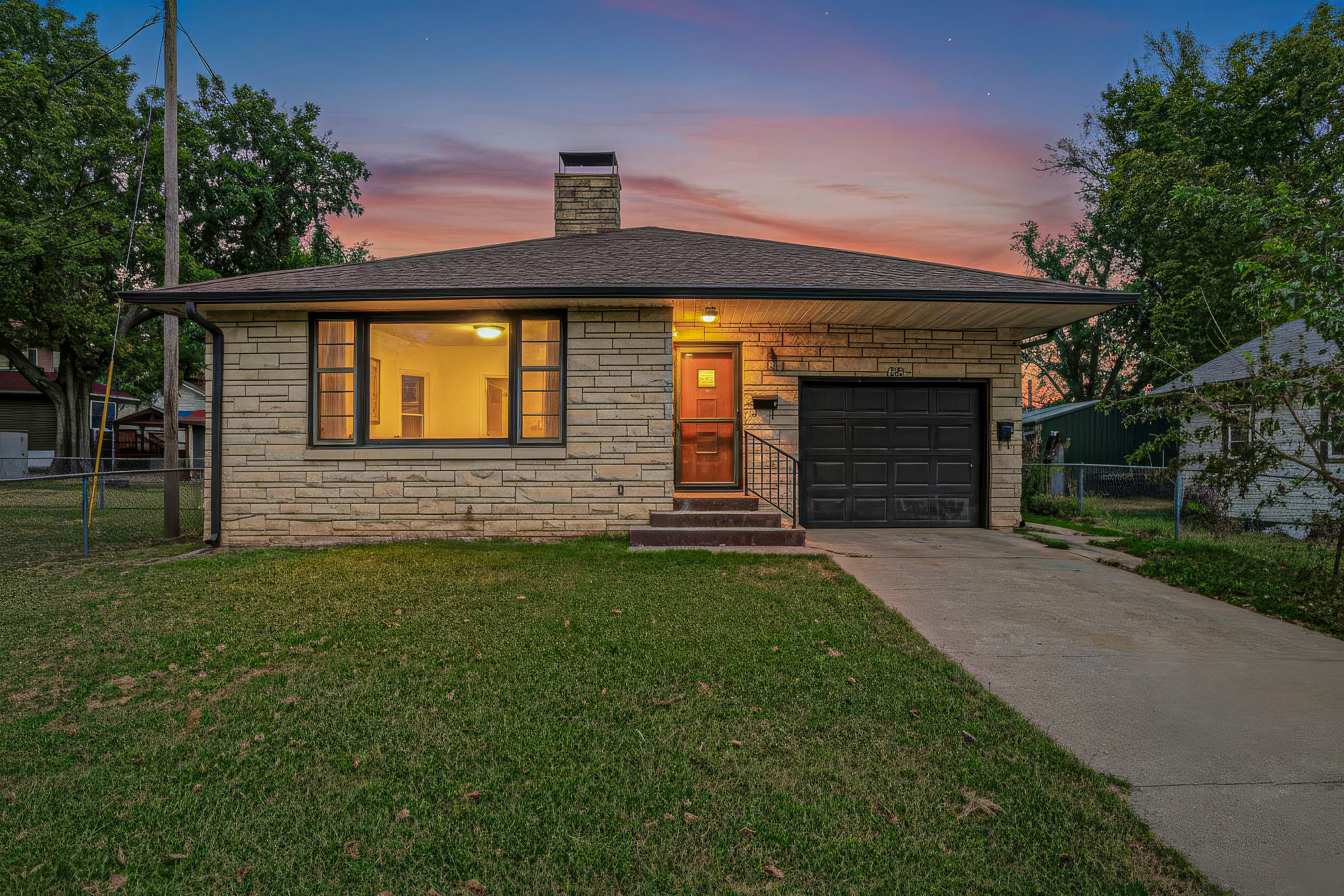 128 W Pine St, Junction City