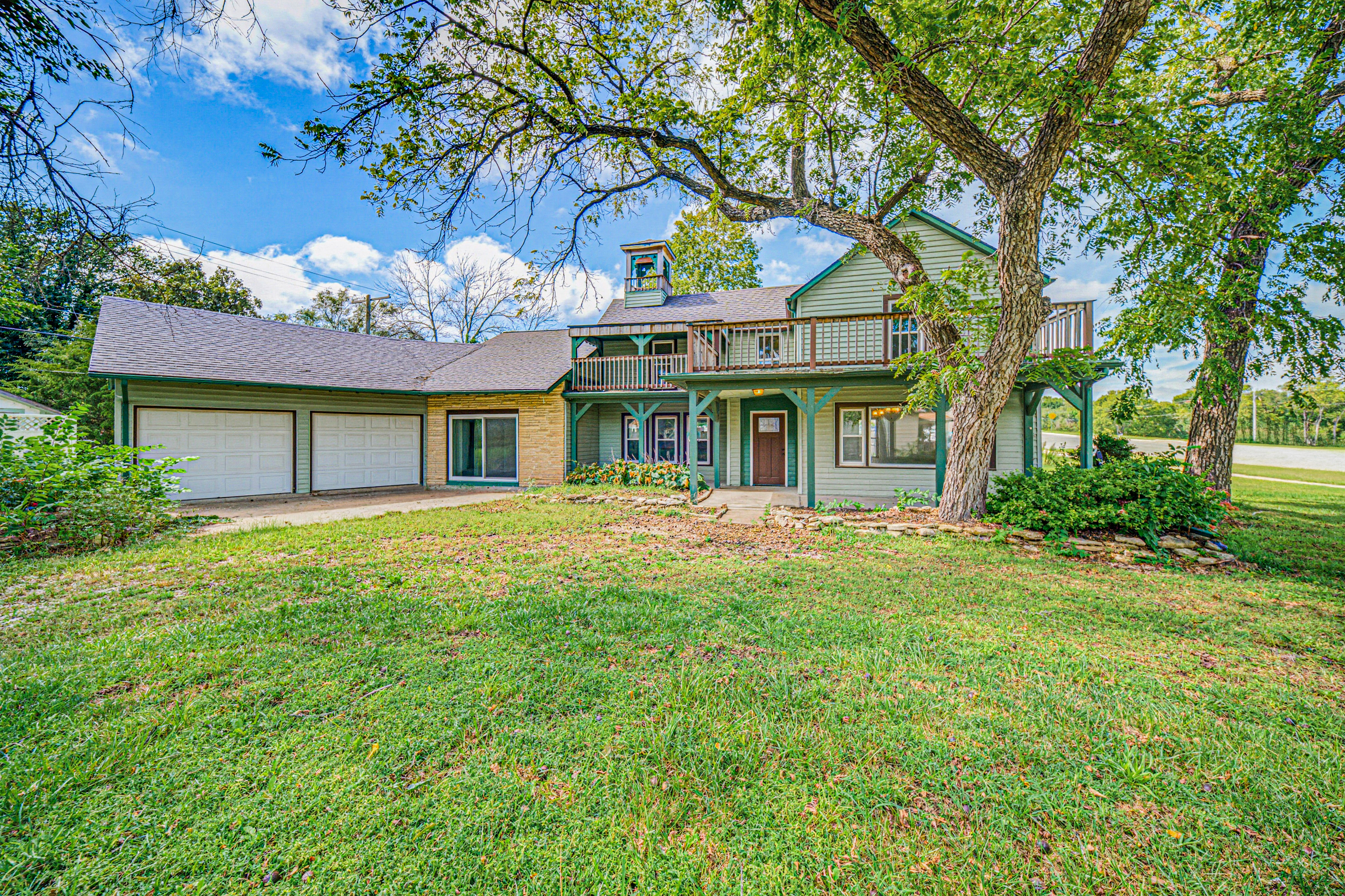 215 W Main St, Herington