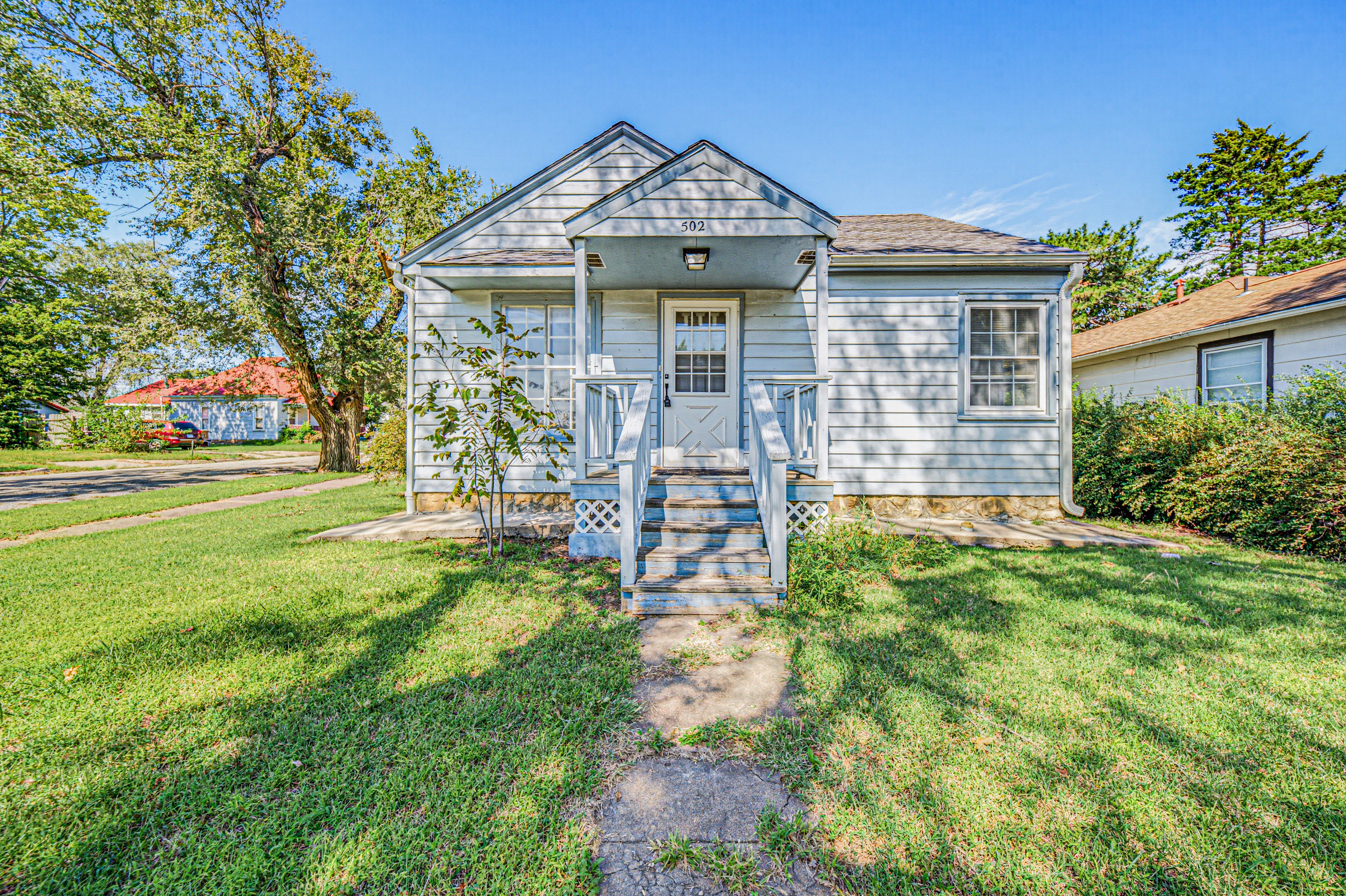 502 E Arnold St, Herington