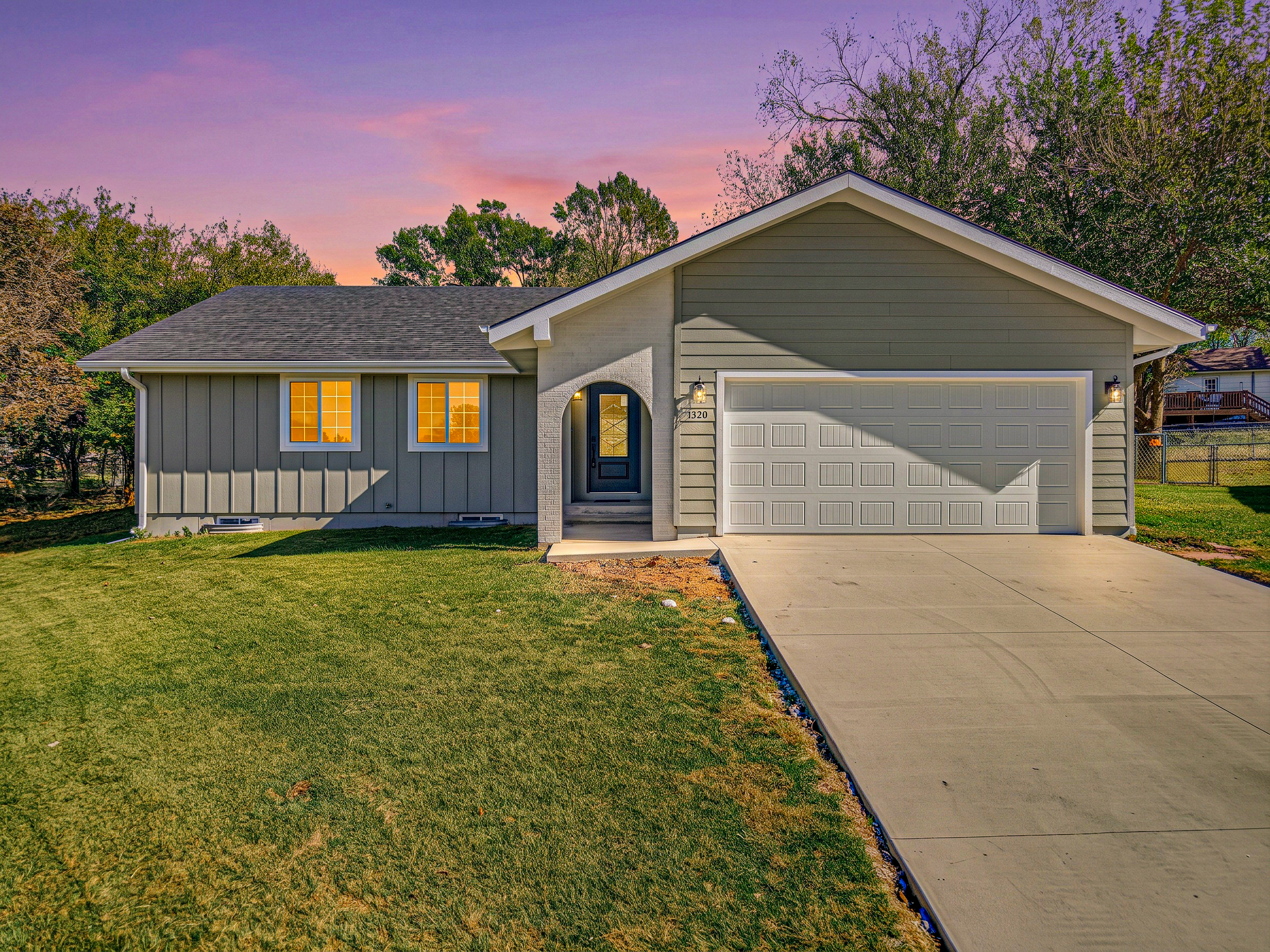 1320 Skyline Cir